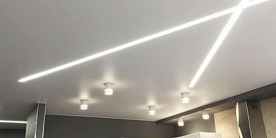 Световые линии натяжной потолок на кухню 9 кв.м